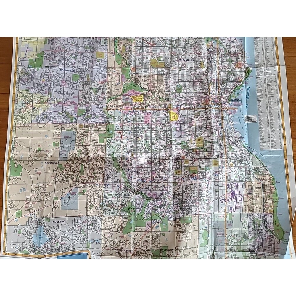 AAA Milwaukee Wisconsin City Series Map - Picture 5 of 10